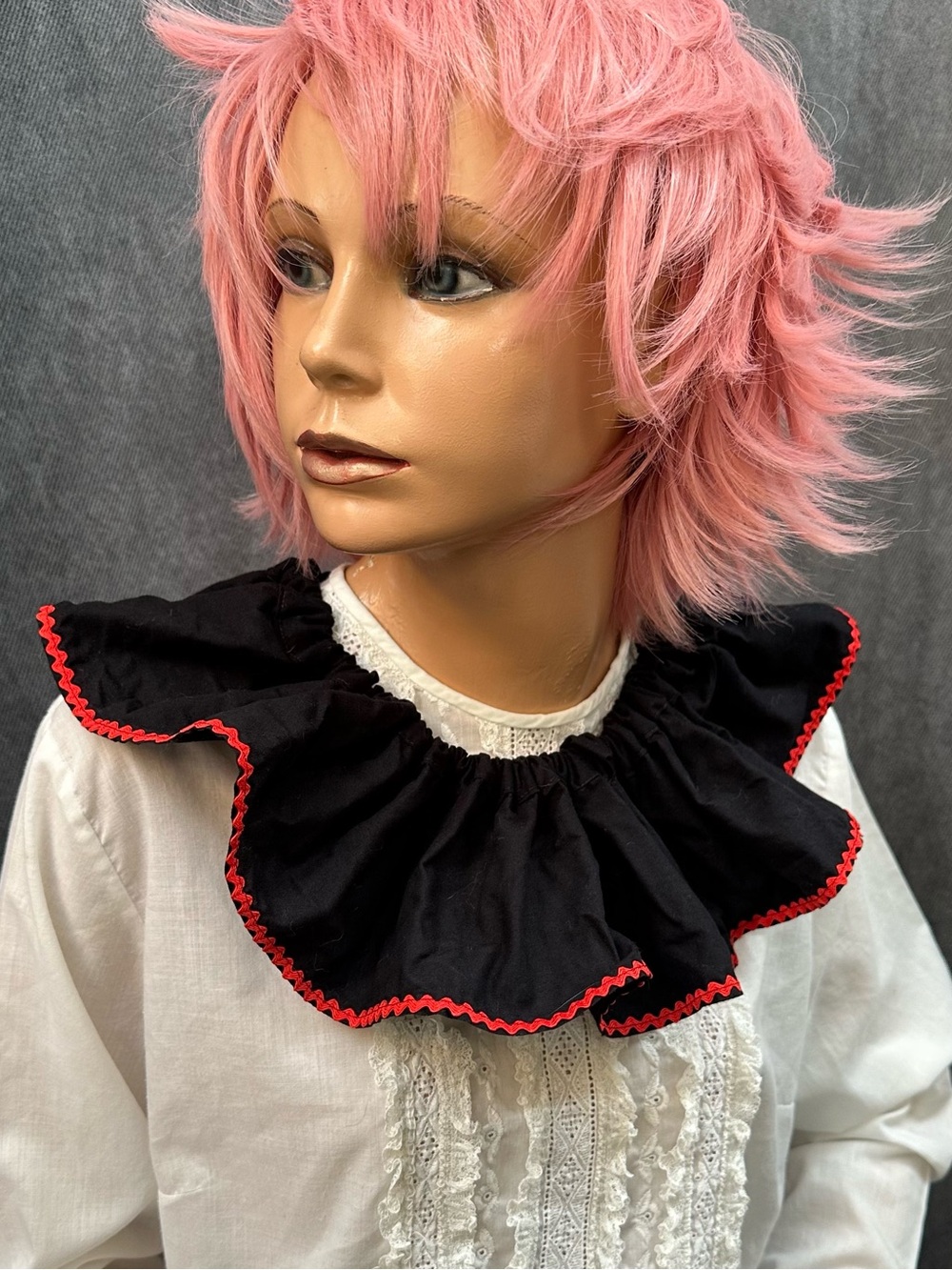 Dark carnival ruffle clown collar black red Gothic circus Pierrot clown ruff